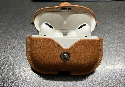 Open lid of AirPods case