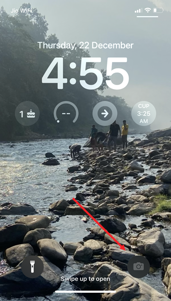 Camera icon on iPhone Lock Screen Greyed out