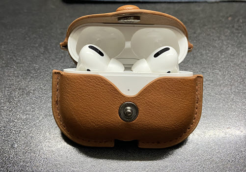Open lid of AirPods Pro Case