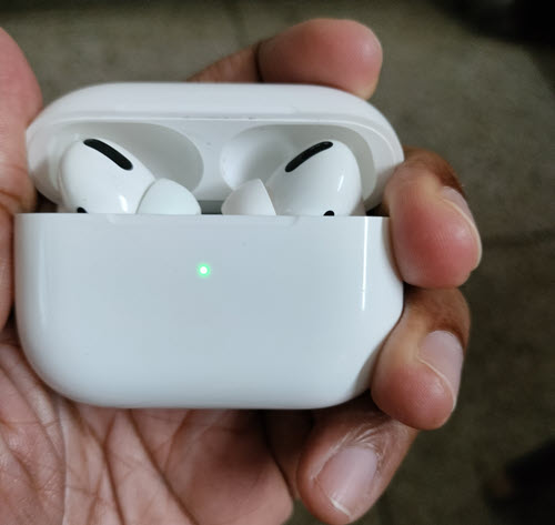AirPods Pro Case Lid Open